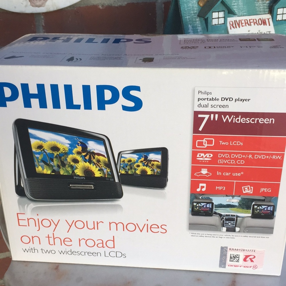 Dual DVD portable player